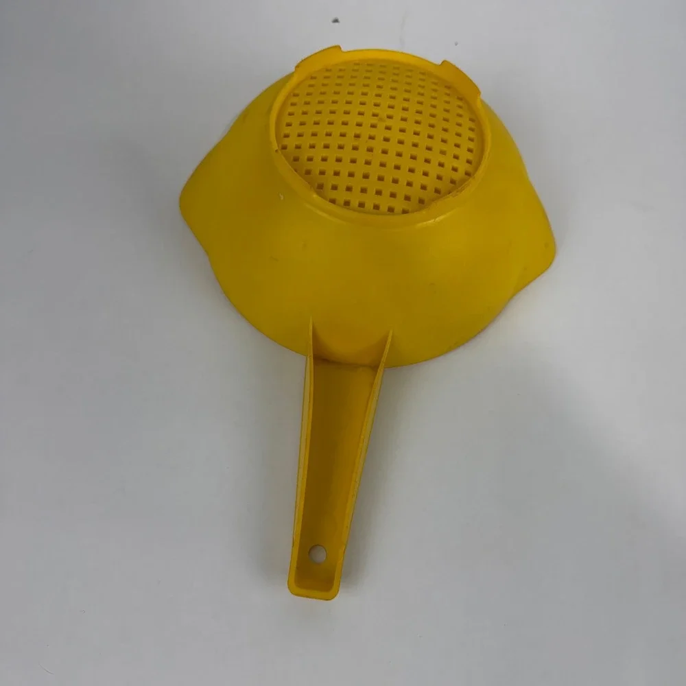 Vintage‎ Tupperware Yellow Colander Strainer with Handle and Pour Spouts 1529-4